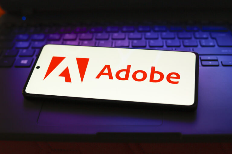 Adobe udostępnia nowe modele generowania obrazu Firefly i przeprojektowaną aplikację internetową Firefly