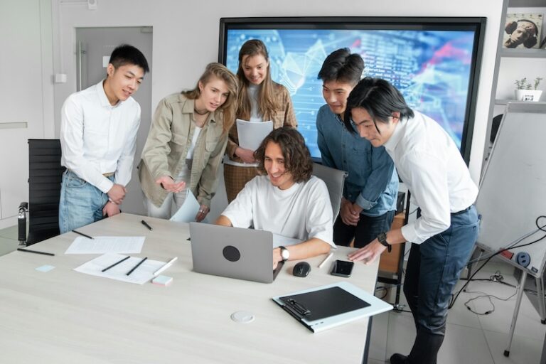 Jak sztuczna inteligencja zmienia strategię marketingową
