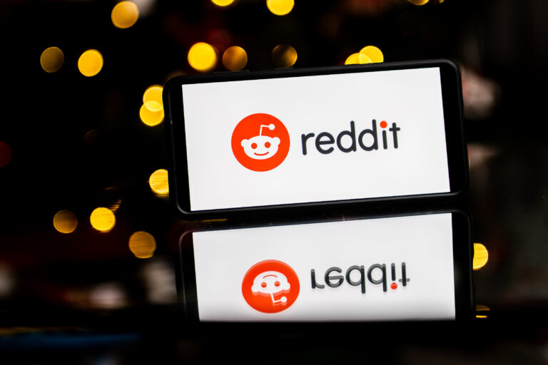 Reddit zaostrzy weryfikację, aby trzymać z dala boty AI przypominające ludzi