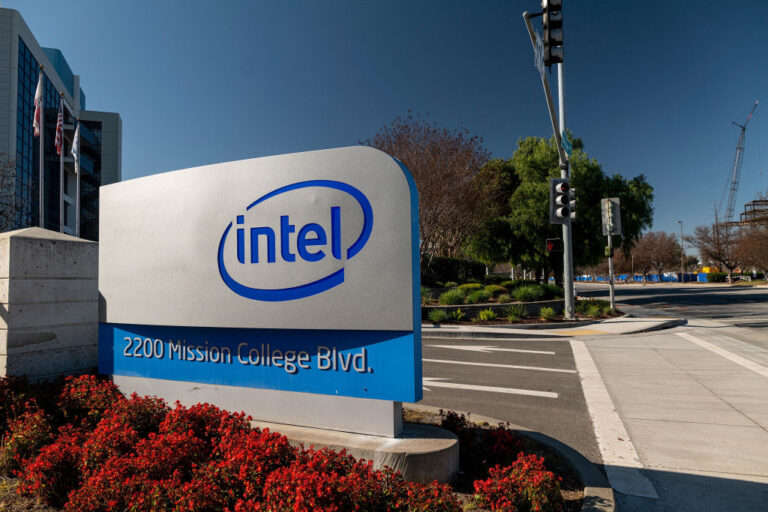 Według doniesień firma Intel rozważa sprzedaż swojego działu zajmującego się sieciami i rozwiązaniami brzegowymi